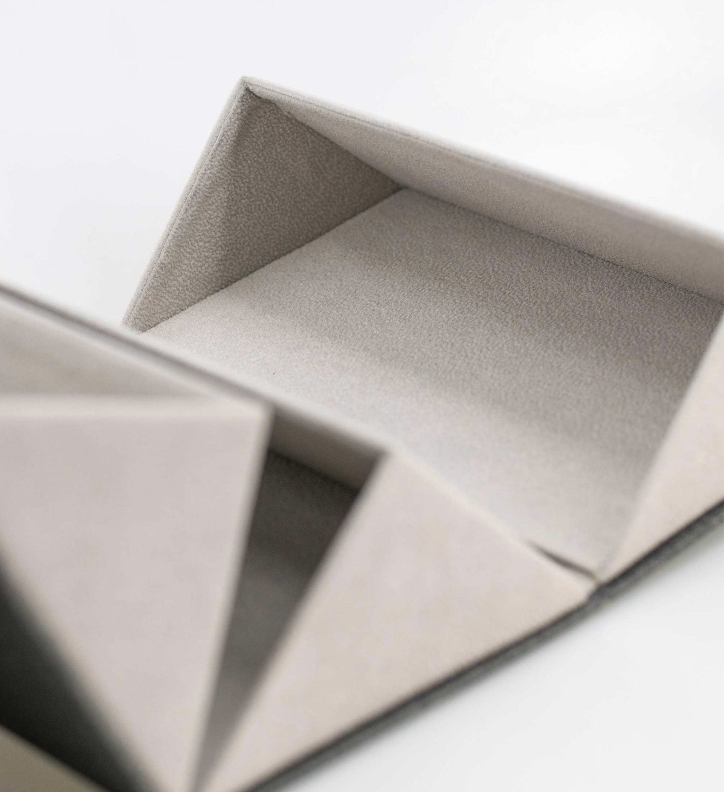 Accessories for optical world | Packaging design | Eyeglasses case | Workmanship | ASTUCCI