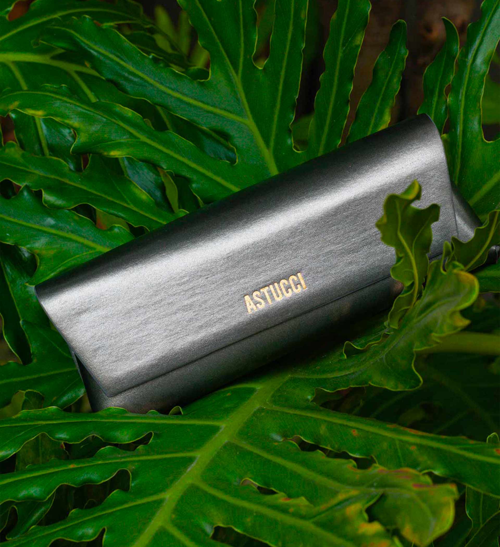 Packaging design | Classic Eyeglasses case | Workmanship | ASTUCCI