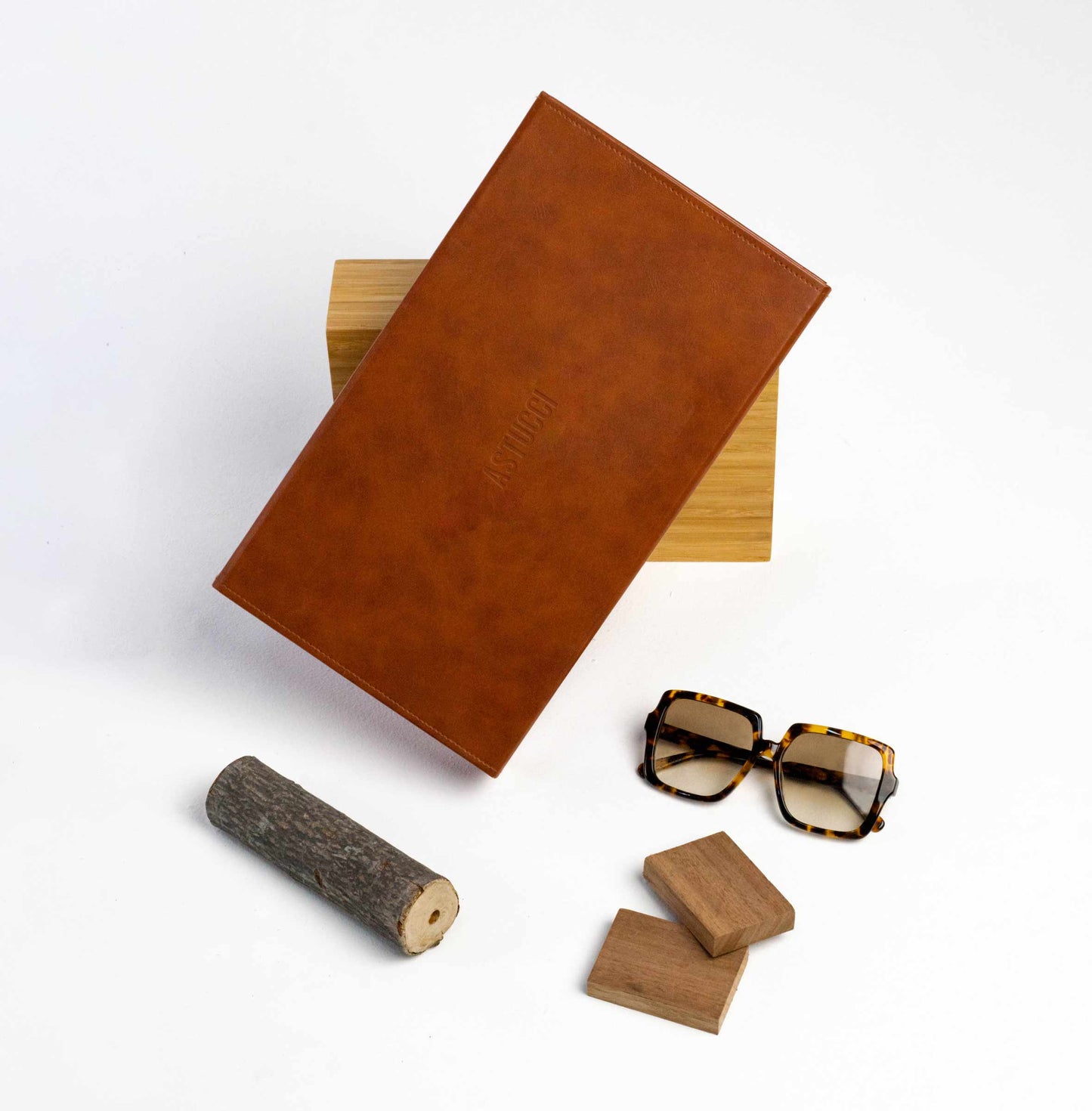 Accessories for optical world | Packaging design | Eyeglasses case | Workmanship | ASTUCCI