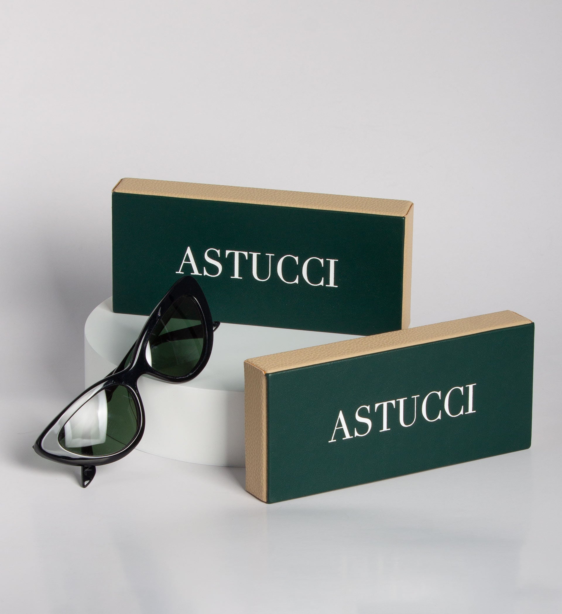 Displays and Brand Logos | PU Logoblock | Sustainable Packaging design | Eco-Friendly Eyeglasses case | Workmanship | ASTUCCI